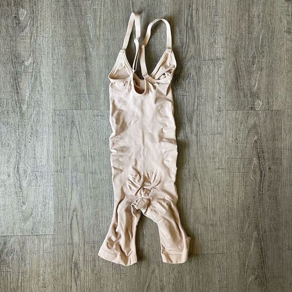 Skims Sculpting Bodysuit Mid Thigh - Picture 6 of 8